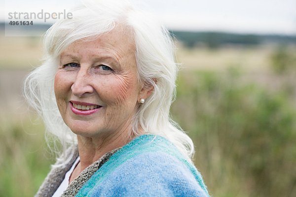 Portrait senior Frau lächelnd