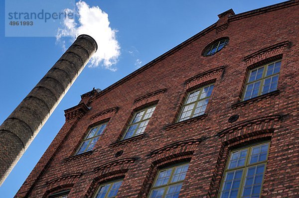 Gebäude Rauch Schornstein Flachwinkelansicht Fabrikgebäude Umweltverschmutzung