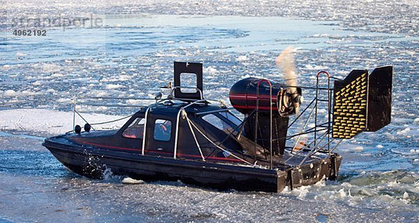 Motorboot mit hinteren propeller