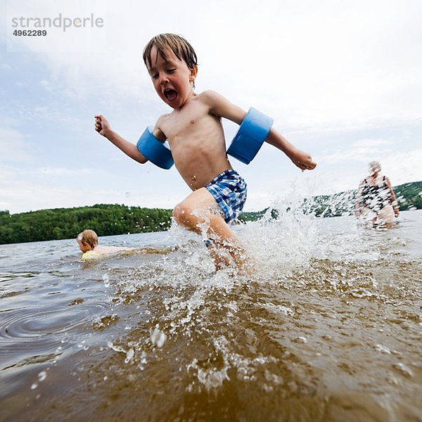 Junge - Person rennen See