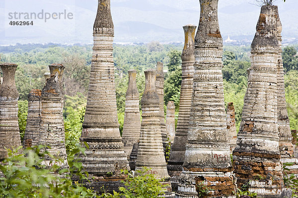 Alter Stupas-Komplex von Shwe Inn Thein  Inle Lake  Myanmar