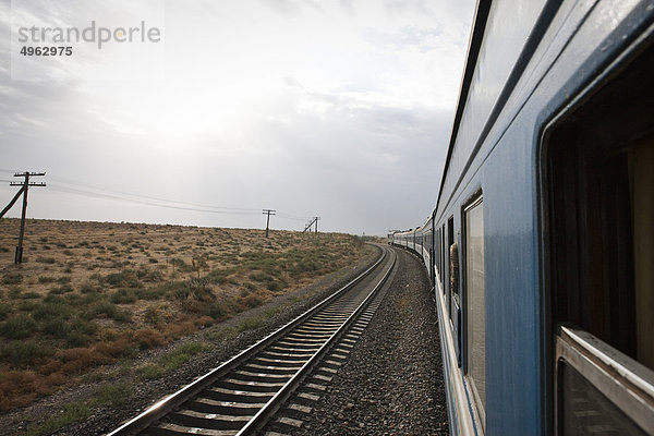 Usbekistan  Personenzug auf der alten Seidenstraße