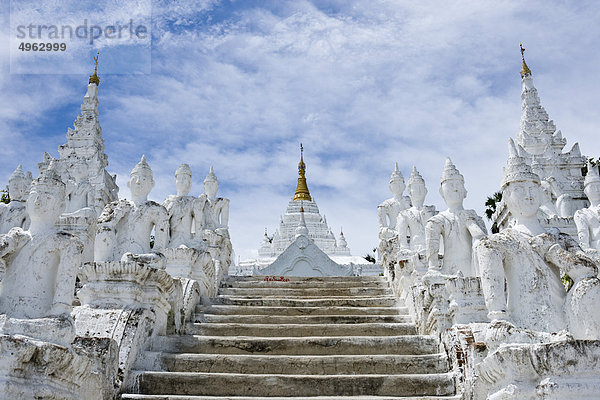 Mingun  Myanmar  Stufen zur Hsinphyumae (Myatheindan) Pagode