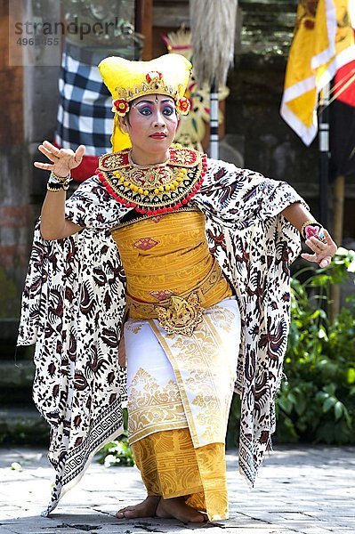 Indonesien  Bali. Barong Tänzerin