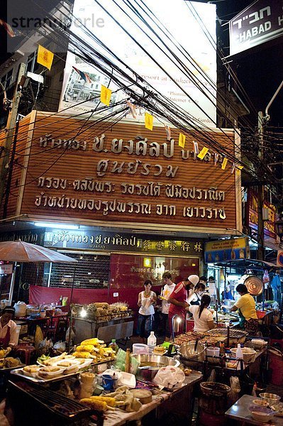 Asien  Thailand  Bangkok  Khao San Road von Nacht  Thai food