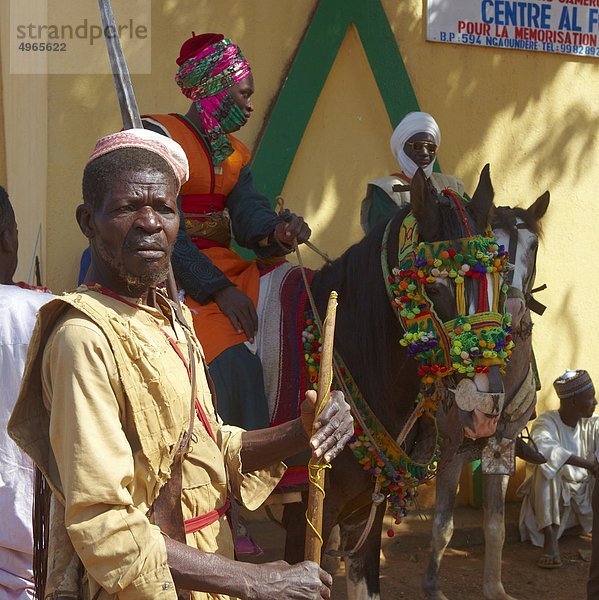 Afrika  Kamerun  Ngaoundere  der König Mohamadou Issa Hayatou royal guads