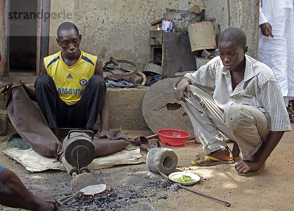 Afrika  Kamerun  Garoua  Eisen Arbeitnehmer Handwerker