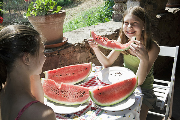 2  Wassermelone  Mädchen  essen  essend  isst