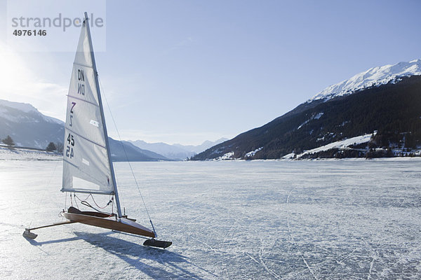 Icesailer auf gefrorenem See