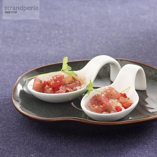 Thunfisch  Schalotte  Sesame Seed und Grapefruit Tartar