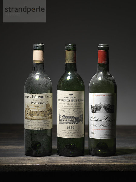 Drei Flaschen von red Bordeaux Rotwein