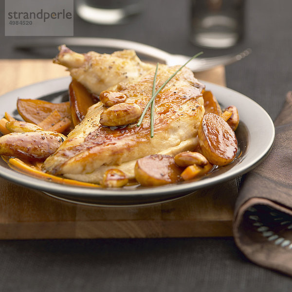 Ancenis Huhn mit Kartoffeln  Mandeln und Karotten
