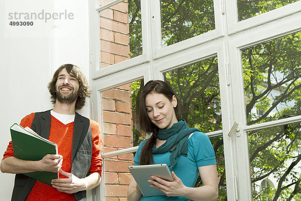 Zwei Studenten in der Uni