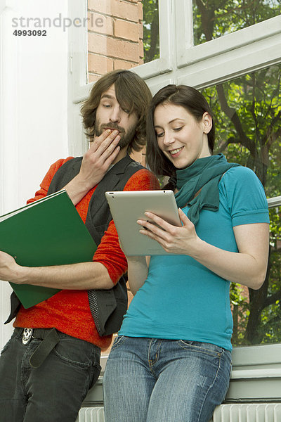 Zwei Studenten in der Uni