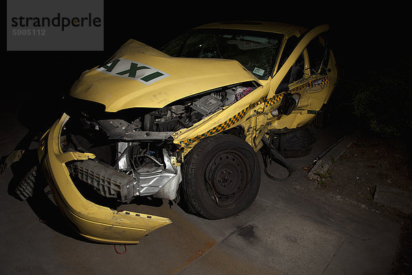 Ein Taxi verunglückte bei einem Unfall.