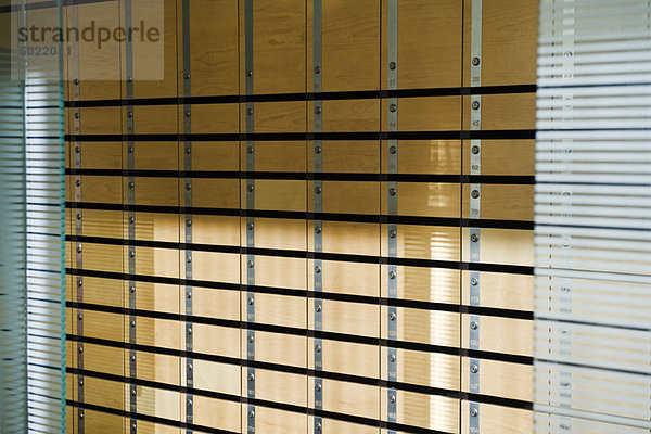 Briefkästen im Bürogebäude