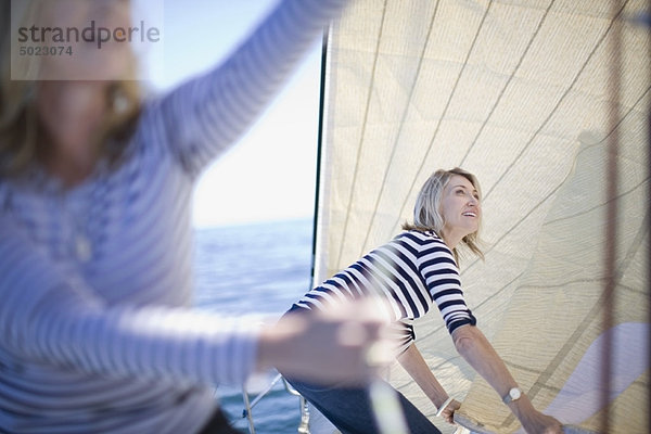 Frau  Boot  berichtigen  Segeln