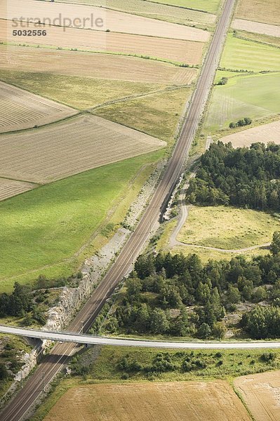 Luftbild von Railroad schneiden durch Landschaft
