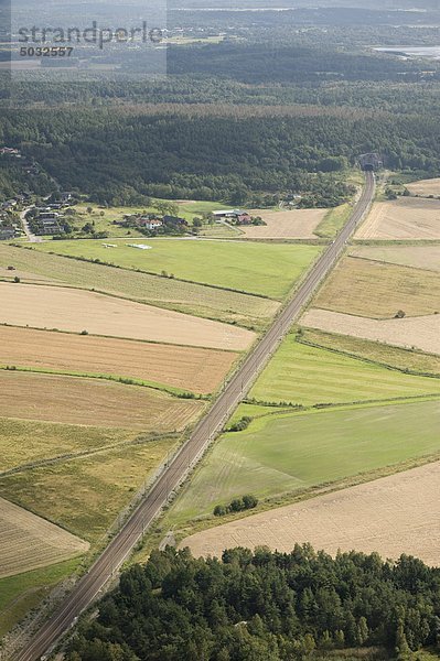 Luftbild von Railroad schneiden durch Landschaft