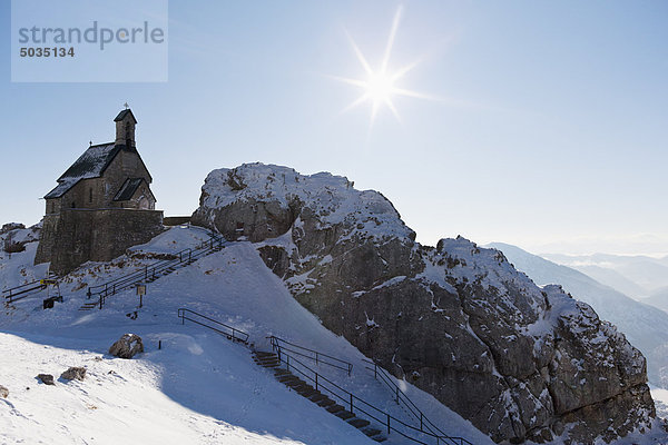 Süddeutschland  Oberbayern  Blick auf die kleine Kirche am Wendelstein