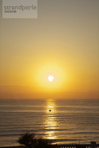 Spanien  Santander  Blick auf den Sonnenuntergang am Meer