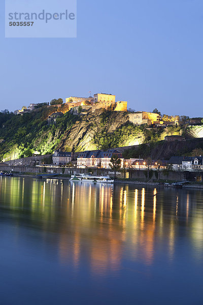 Koblenz  Blick auf die Festung Ehrenbreitstein im Abendlicht mit Blick auf den Rhein