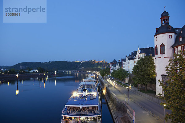 Koblenz  Altstadtansicht mit Kirchen und alter Burg  Kreuzfahrtschiffe Mosel