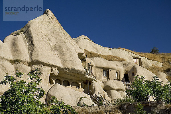 Türkei  Kappadokien  Goreme  Blick auf die Höhlenwohnung im Tal