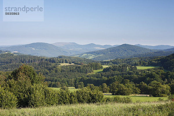 Deutschland  Bayern  Franken  Rhön  Riedenburg  Blick auf schwarze Berge