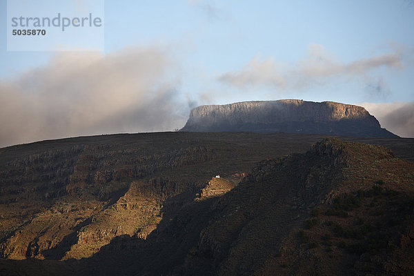 Spanien  Kanarische Inseln  La Gomera  Valle Gran Rey  Blick auf Festung und Berge