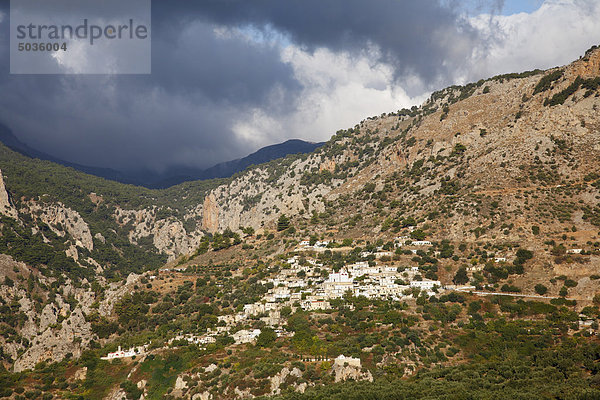 Griechenland  Kreta  Christos  Blick auf das Dorf im Dikti-Gebirge