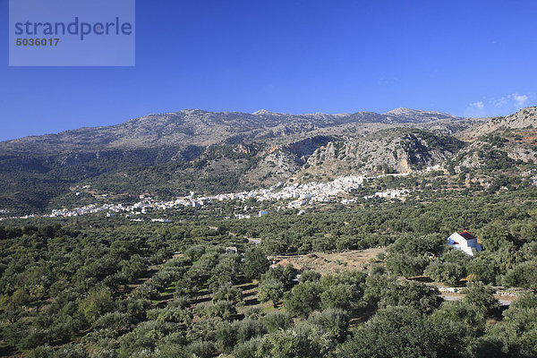 Griechenland  Kreta  Kritsa  Blick auf das Dorf am Berg