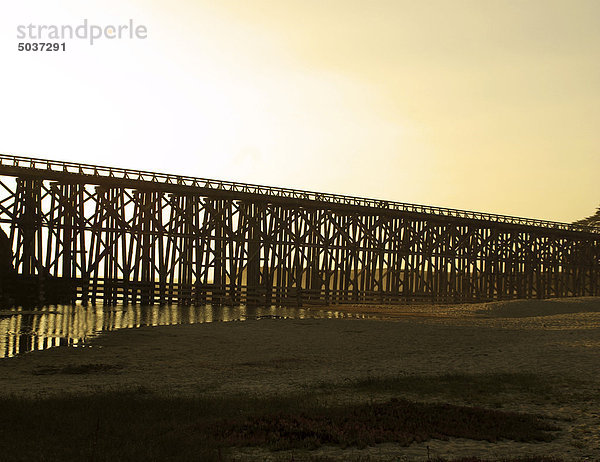 Vereinigte Staaten von Amerika USA Sonnenaufgang Kalifornien Holzbrücke