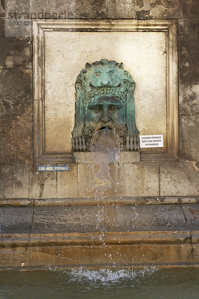 Detail der Brunnen  Arles  Bouches-du-Rhône  Provence  Frankreich