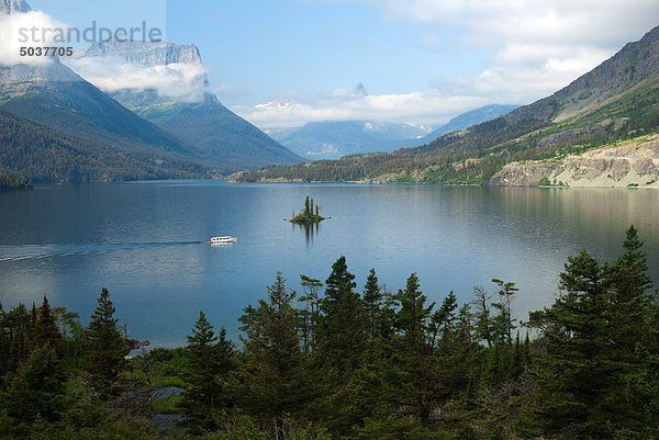 Tour Bootsfahrten Vergangenheit Goat Island in St. Mary Lake  Glacier National Park  Montana  USA