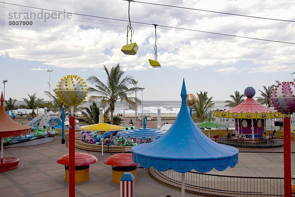 Ein Karneval Park entlang der Durban Beach Boardwalk  Durban  Südafrika