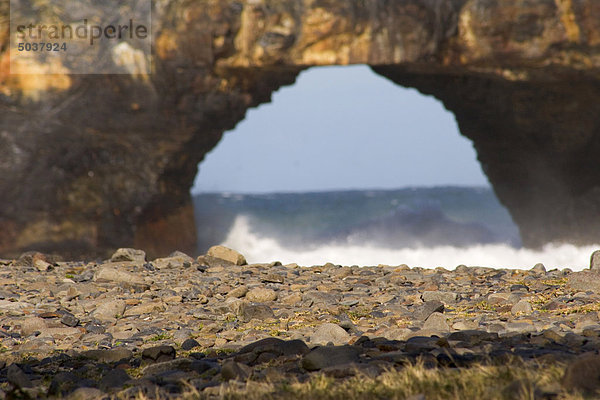 Hole in the Rock ist eine spektakuläre natürliche Bildung außerhalb von Kaffee Bay  Transkei  Südafrika