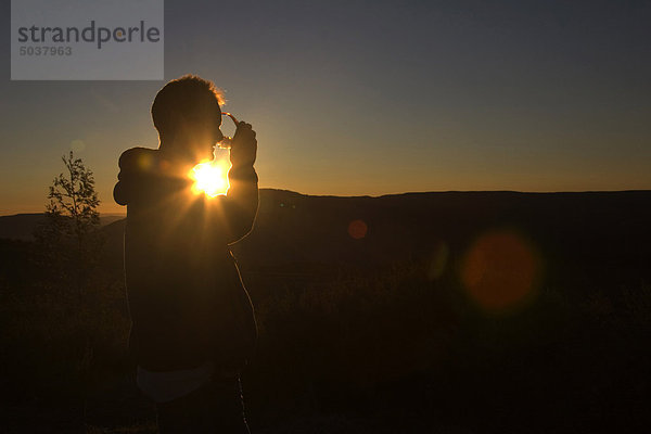 Sunset Silhouette des Menschen an Hogsback Mountain  Südafrika