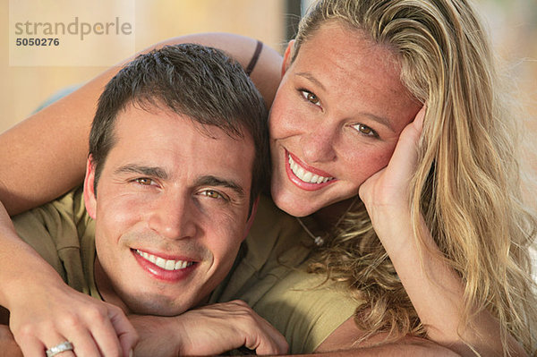 Portrait of a glückliches junges Paar