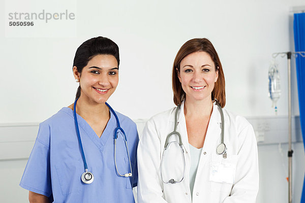 Portrait von zwei Ärztinnen