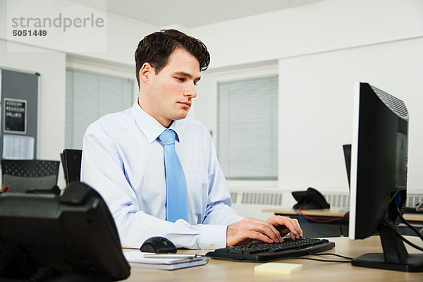 Office Worker verwenden Computer