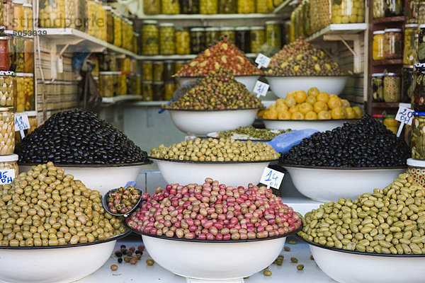Frische Oliven auf dem Markt