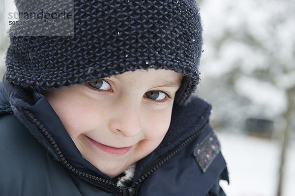 Junge in Winterkleidung  Portrait