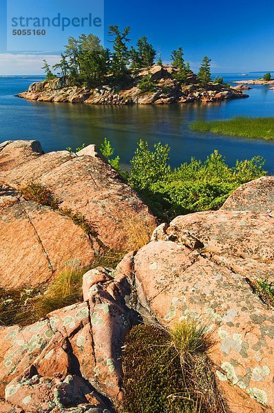 Insel an Kreuzung der Georgian Bay und Chikinashing Creek  Killarney Provincial Park  Ontario  Kanada