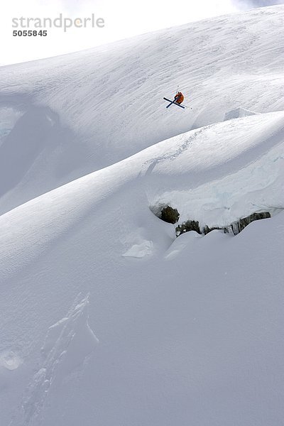 Skifahrer Gesims  Whistler  BC  Kanada