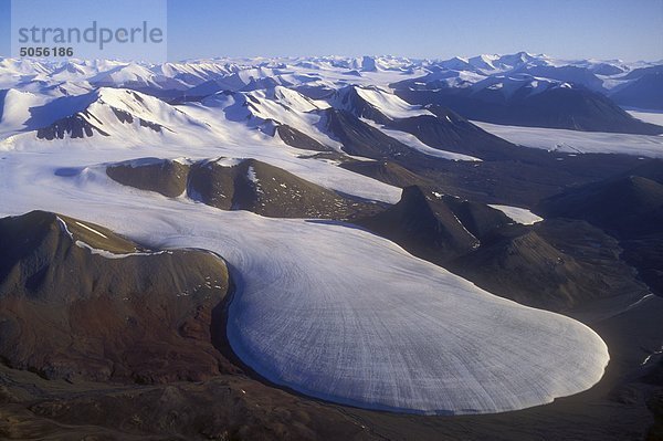 Luftbild des arktischen Berge in der Nähe der Nord Küste Kanadas  Quttinirpaaq Nationalpark  Ellesmere Island  Nunavut