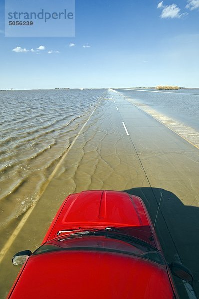 Red Flusshochwasser Autobahn 75 und Farmgebiet in der Red River Valley in der Nähe von Morris  Manitoba  Kanada