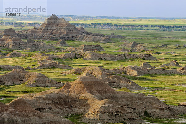 Zinnen in Landschaft unter hohen Aussichtspunkt. Badlands Nationalpark  South Dakota  Vereinigte Staaten von Amerika.