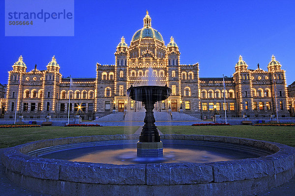 Der Brunnen vor der Legislative-Gebäude in Victoria  British Columbia  Kanada.