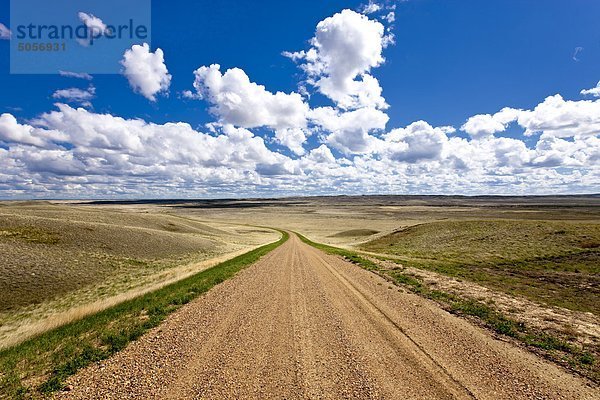 Kies Straße durch Grasslands National Park_  Saskatchewan  Kanada.